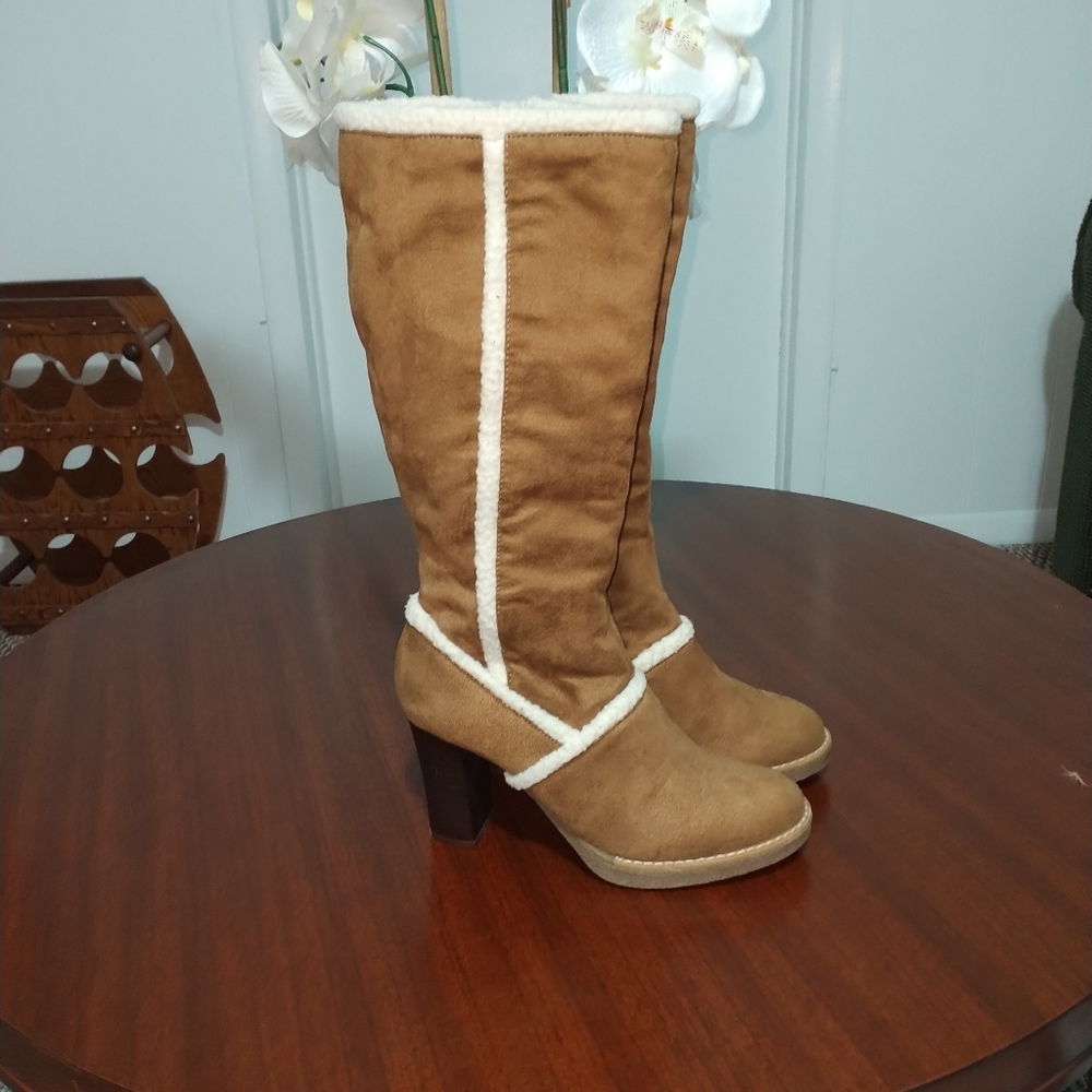 Women's Boot 👢 - Picture 3 of 5